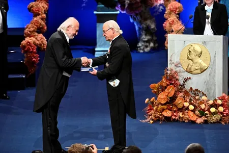 В Стокгольме и Осло прошли церемонии вручения Нобелевских премий 2025 года