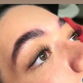 Kirpik naraşiwaniye/Наращивани