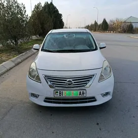 Nissan Versa 2011