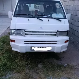 Toyota Hiace 2004