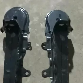 Cemry balkan onunde oturyan