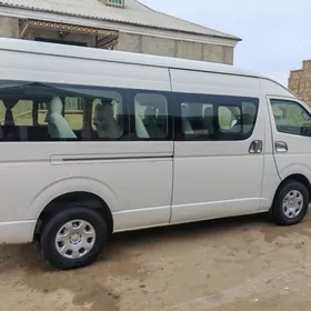 Toyota Hiace 2015