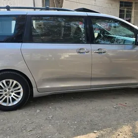 Toyota Sienna 2015