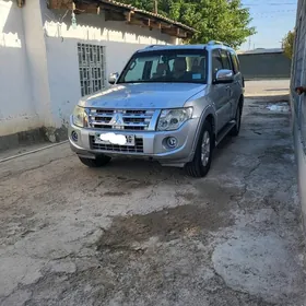 Mitsubishi Pajero 2013