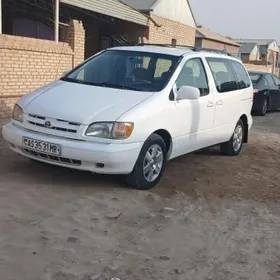 Toyota Sienna 1999