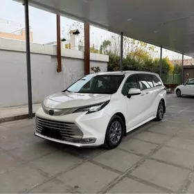 Toyota Sienna 2021
