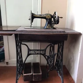 Швейная машина Зингер
