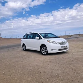 Sienna Hyzmaty (Taxi)