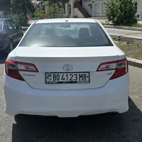 Toyota Camry 2012