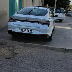 Hyundai Elantra 2021