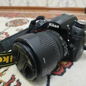 NIKON D 7000