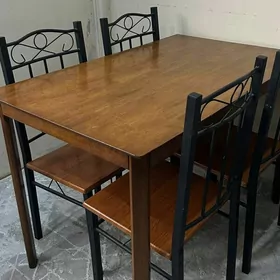 стол и стулья