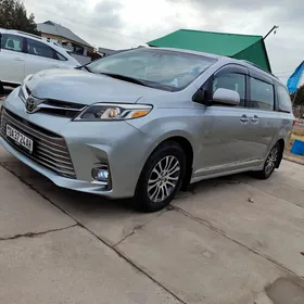 Toyota Sienna 2019