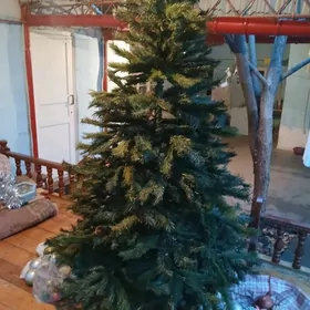 Ёлка и игрушки