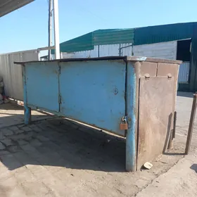 Железный  сейф