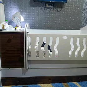 Детская кроватка