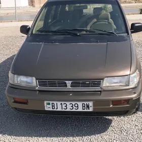 Mitsubishi Chariot 1992