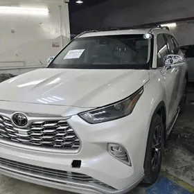 Toyota Highlander 2021
