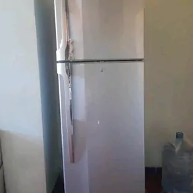 Halodilnik/Холодилник Toşiba