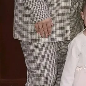 платье и костюм