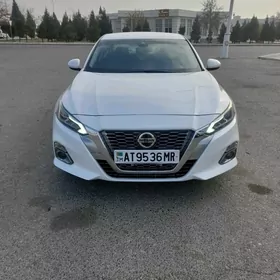 Nissan Altima 2020