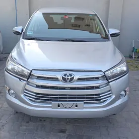 Toyota Innova 2023