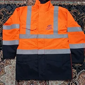 Куртка новая  размер S