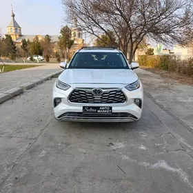 Toyota Highlander 2021