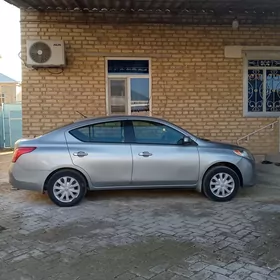 Nissan Versa 2012
