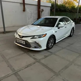 Toyota Camry 2021