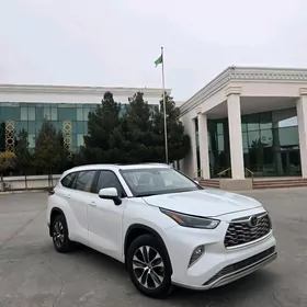 Toyota Highlander 2021