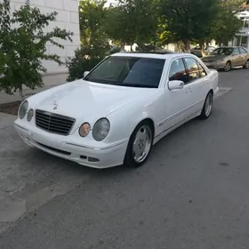Mercedes-Benz E320 2001