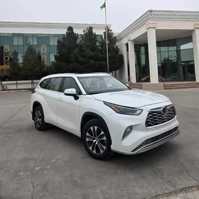 Toyota Highlander 2021
