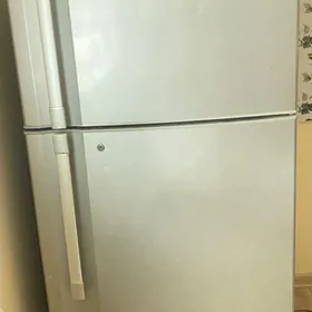 холодильник Hitachi