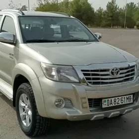 Toyota Hilux 2013