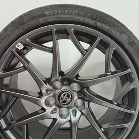 Toyota Camry 2025 diska