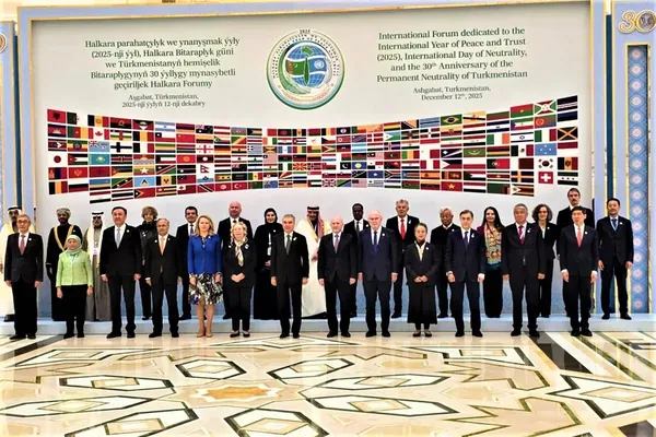 Глава Халк Маслахаты провёл переговоры с руководителями международных структур