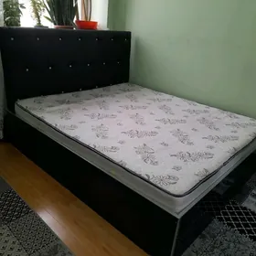 двуспальная кровать