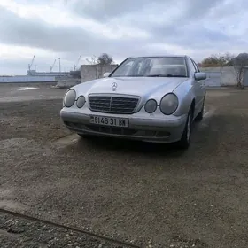 Mercedes-Benz E320 2001