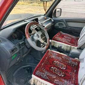 Mitsubishi Pajero 1993