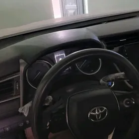 Toyota Camry Hybrid 2021