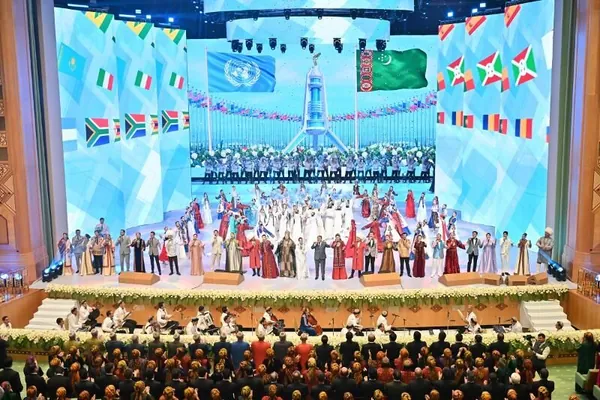 Türkmenistanyň hemişelik Bitaraplygynyň 30 ýyllygy mynasybetli Aşgabatda baýramçylyk konserti boldy