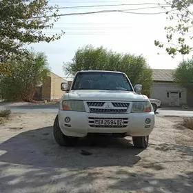 Mitsubishi Pajero 2003