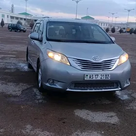 Toyota Sienna 2011