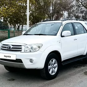 Toyota Fortuner 2010