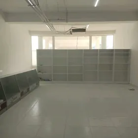 Polka, witrina, kassa stol