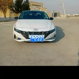 Hyundai Elantra 2022