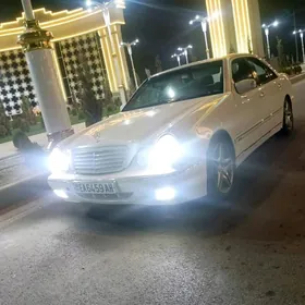 Mercedes-Benz E320 2001