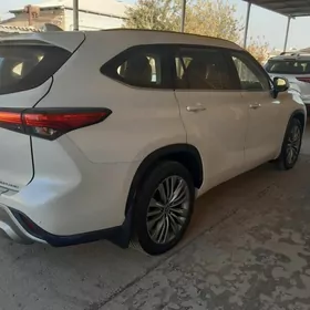 Toyota Highlander 2021