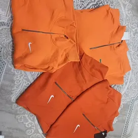 женские и мужские футболки